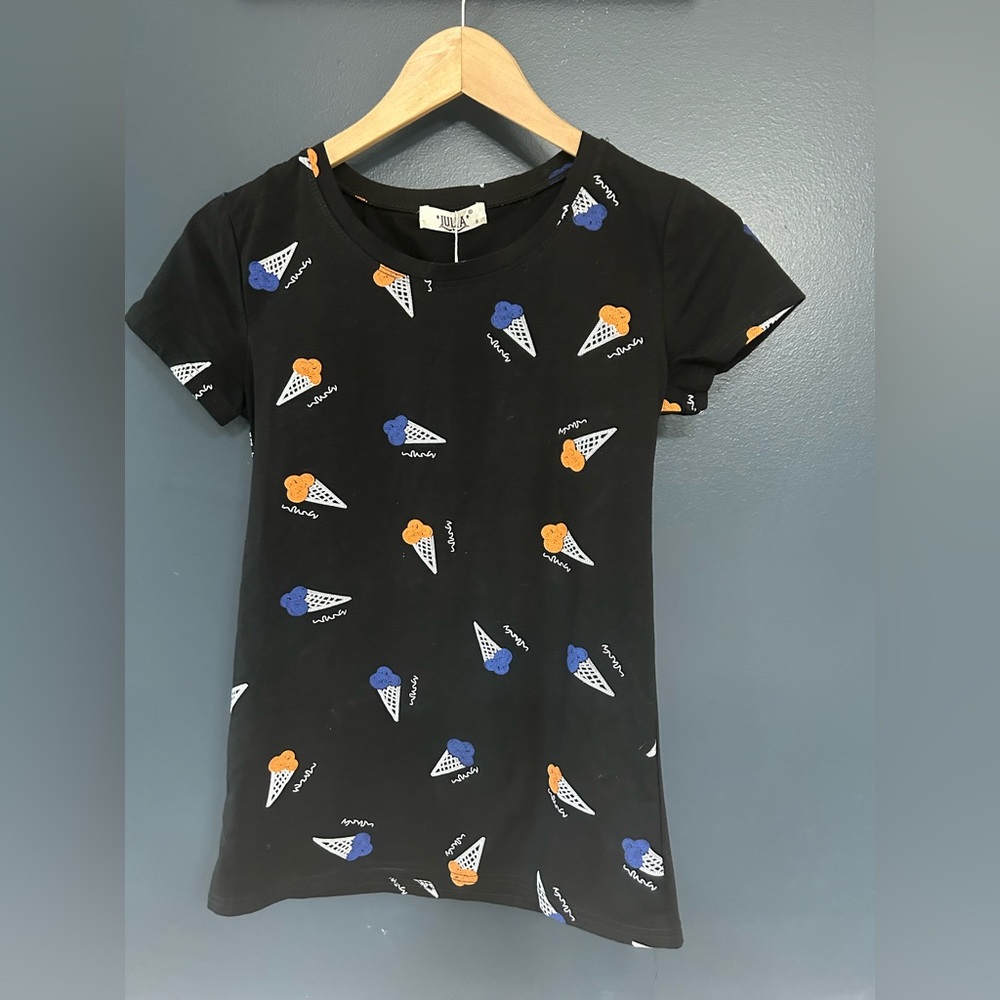 JULA Black Short-Sleeve Tee with Embroidered Blue & Orange Ice Cream Motif